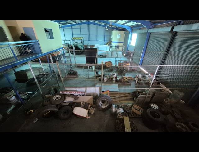 1,900M² FACTORY TO LET IN MOREHILL